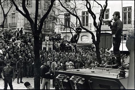 a revolução portuguesa de 25 de abril